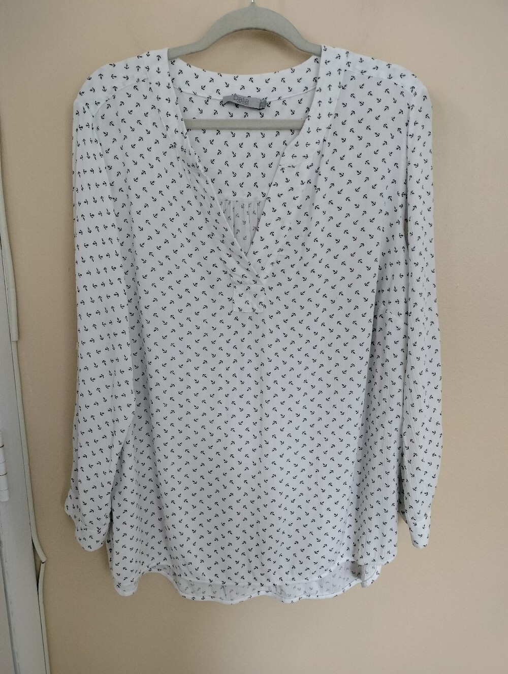 Dalia 2X White Anchors Blouse High Low Hem Flowy Relaxed Office Roll Tab Sleeves